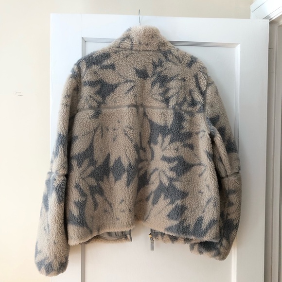 NWOT Patagonia Women’s Large Blue and Cream Fuzzy Full zip Jacket - Picture 2 of 7